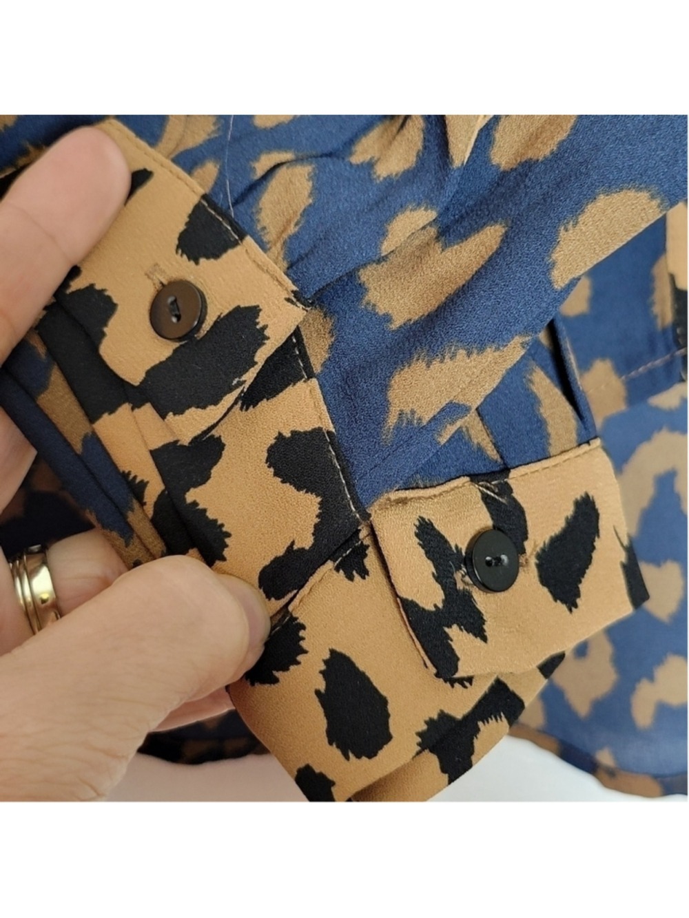 SALE 4/$30 Venus Leopard Print Button Down Blouse Navy Blue Tan Women's Size 4 - Picture 5 of 11